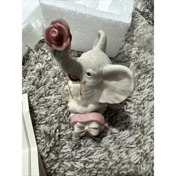 SOLD Lenox Tons of Love Elephant Figurine Made In China 24K Gold Accents - Picture 4 of 8